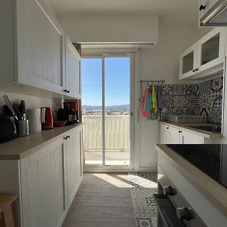 Apartment T2 Au Lavandou Avec Parking Et Vue Imprenable - Fr-1-308-82