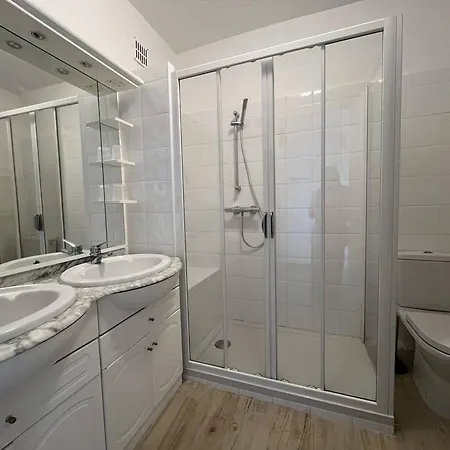 Apartment T2 Au Lavandou Avec Parking Et Vue Imprenable - Fr-1-308-82 Le Lavandou