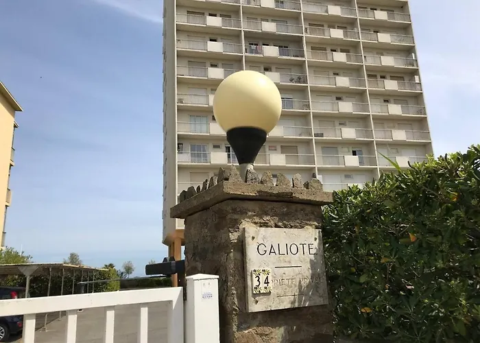 T2 Au Lavandou Avec Parking Et Vue Imprenable - Fr-1-308-82 르 라방두